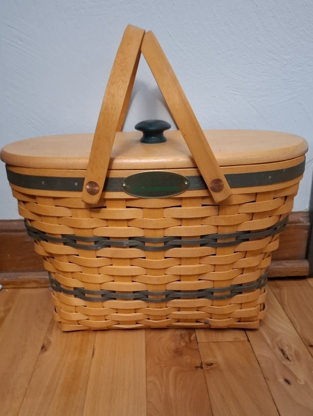 Longaberger Natural Wood Picnic Basket with Green Accents